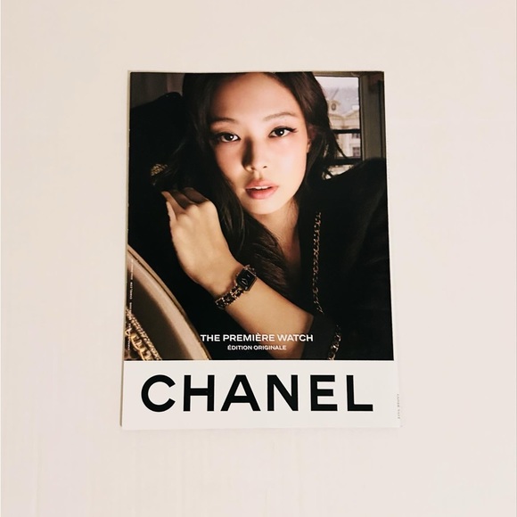 Vanity Fair Magazine - April 2024 - Anne Hathaway - Picture 2 of 4